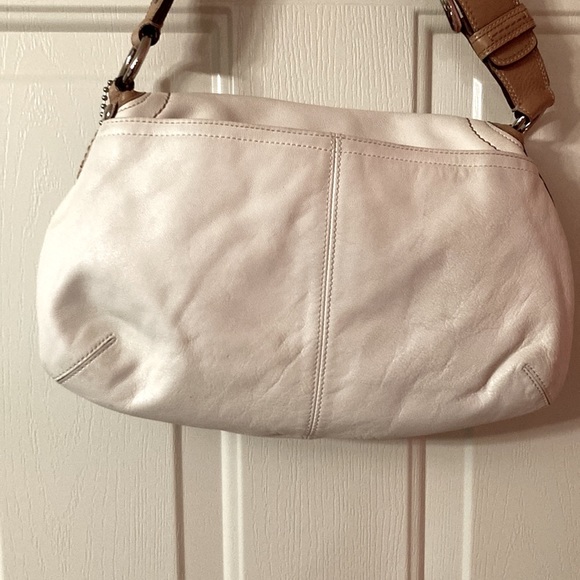 COACH PURSE. Bone colored with tan trim. Pleated. Back slip pocket. Clean inside - Picture 5 of 10